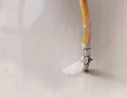 沙雅瓷砖空鼓维修公司专业解答在瓷砖铺贴过程中，如果使用的砂料过粗（如全部使用了粗砂），可能会导致以下问题